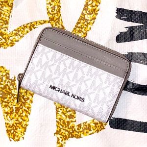 NWOT ❗️Michael Kors Small Jet Set Travel wallet